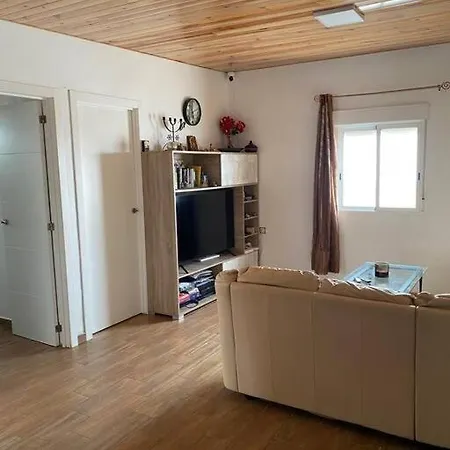 Hébergement de vacances Beautiful 2-Bedroom Villa With Pool And Garden *